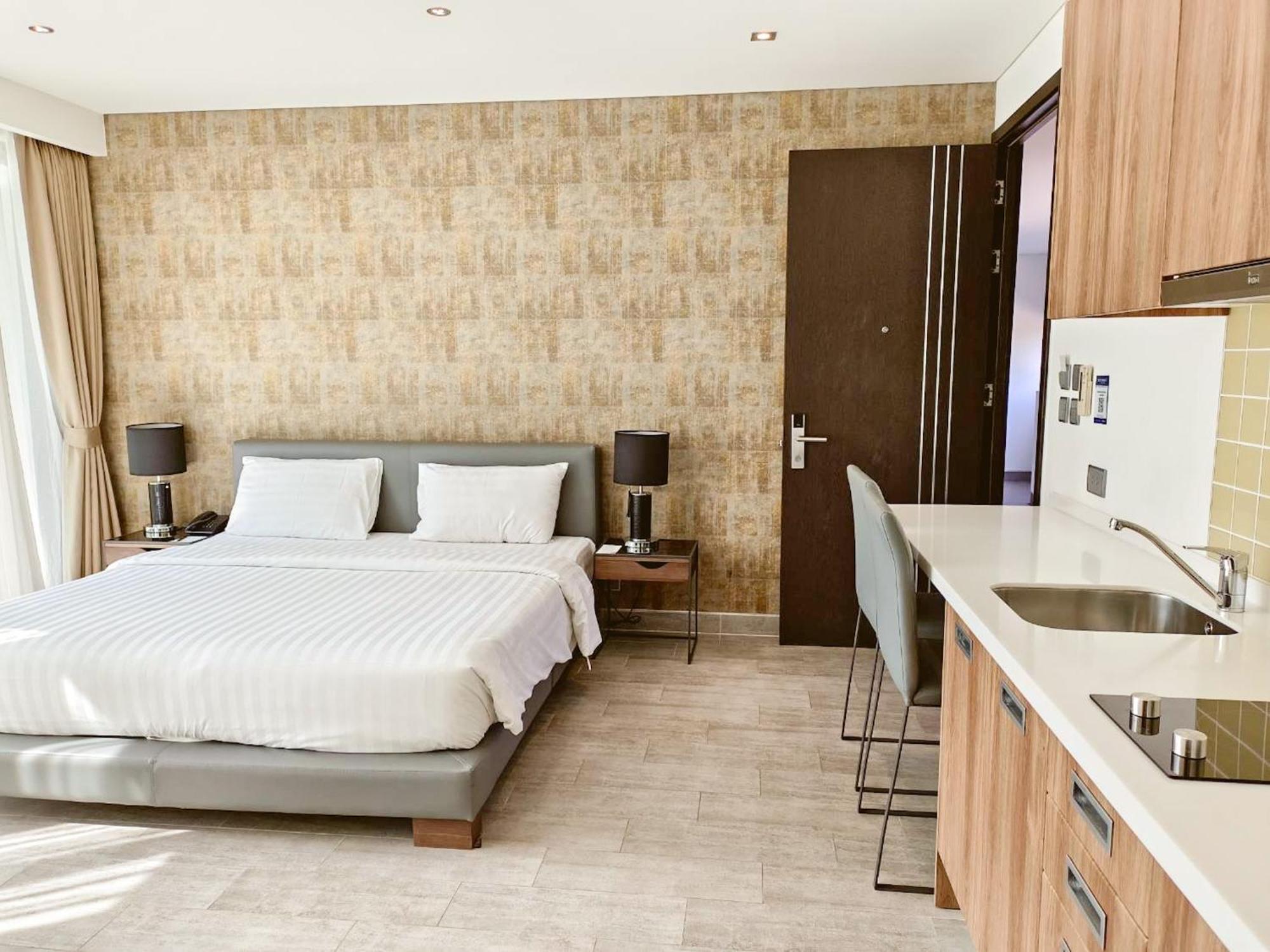 Lets Phuket Twin Sands Resort & Spa Patong Exterior foto