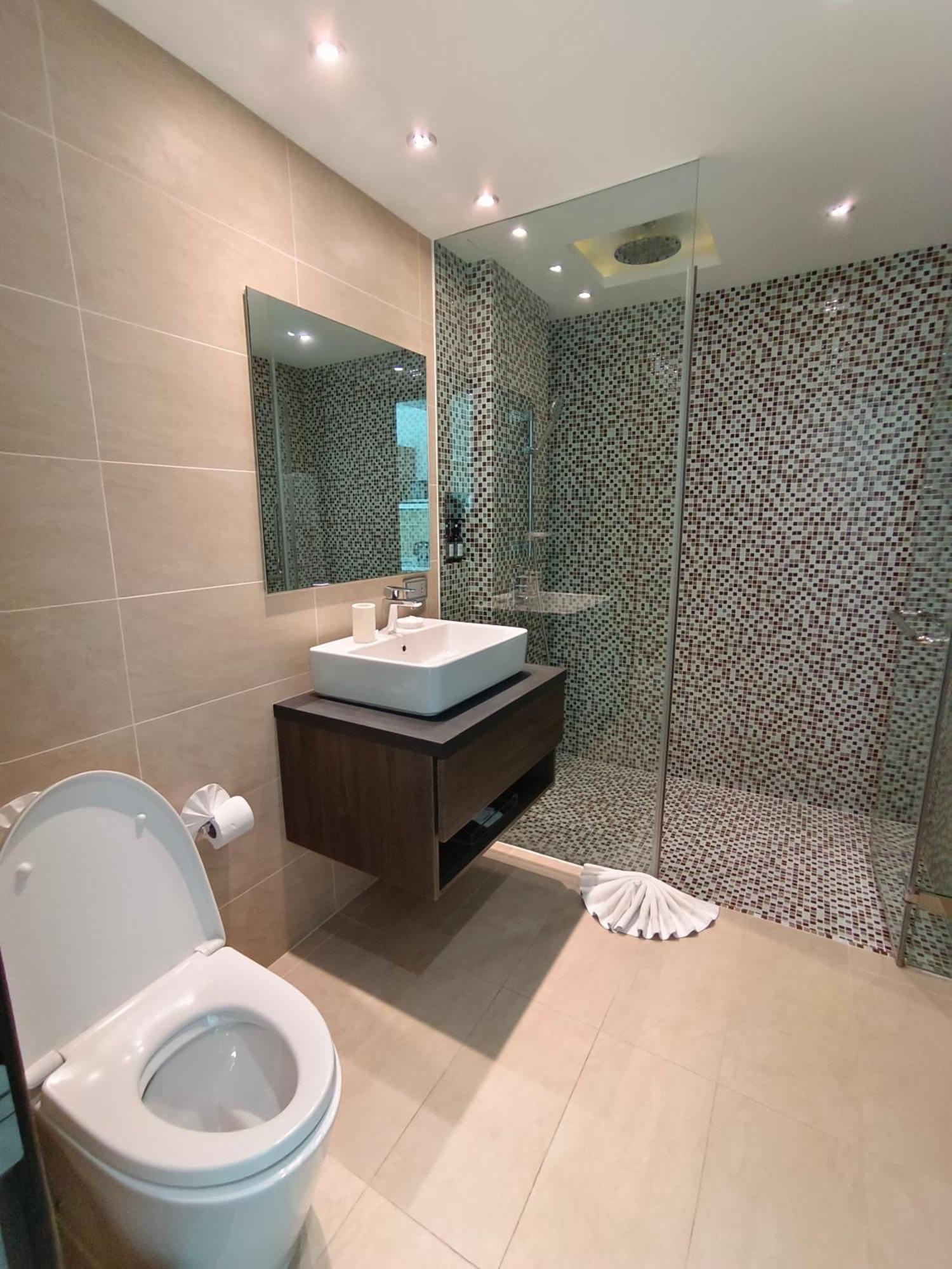 Lets Phuket Twin Sands Resort & Spa Patong Exterior foto