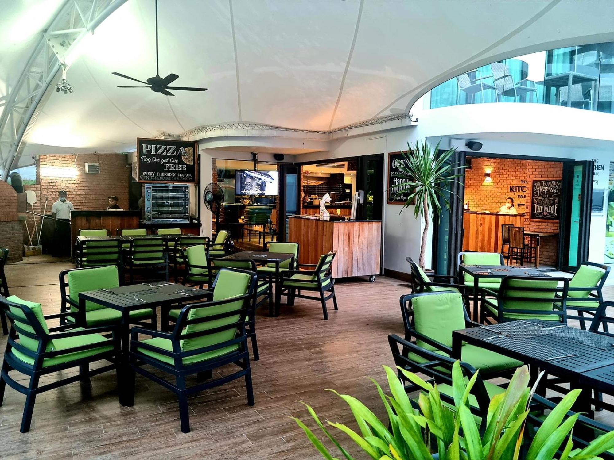 Lets Phuket Twin Sands Resort & Spa Patong Exterior foto